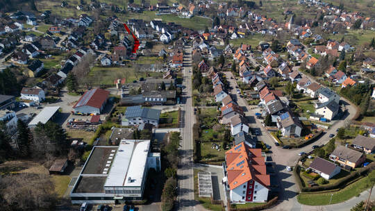 Die Weiherstraße in Engelsbrand (rot markiert) hat mit ihrem schlechten Zustand hohe Mehrkosten verursacht.