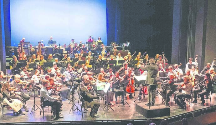 Über 100 Musiker im Pforzheimer Theater: Projektorchester und Badische Philharmonie beim Side by side Konzert 2026