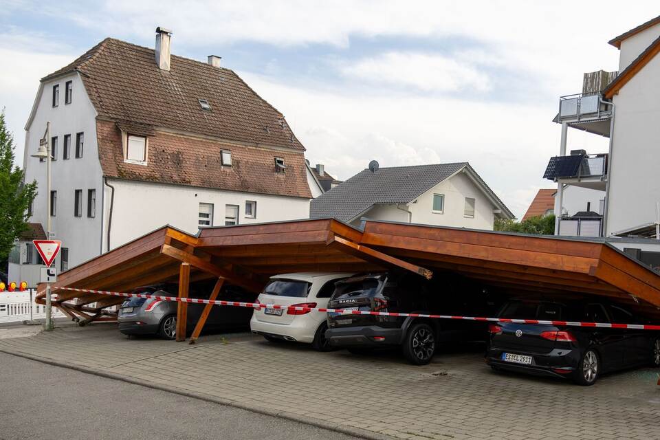Unwetter im Südwesten - Carport eingestürzt Unwetter im Südwesten - Carport eingestürzt