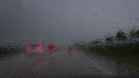 Regen und Gewitter im Süden Regen und Gewitter im Süden