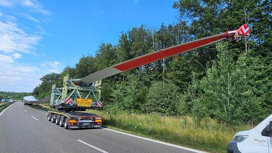 Windradflügel löst Sperrung des Stuttgarter Kreuzes aus