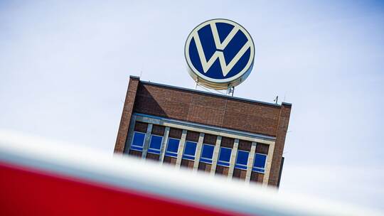 Gericht entscheidet über Millionenklage zweier VW-Manager