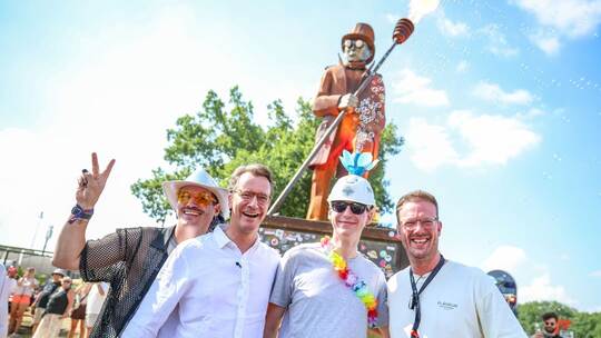 Ministerpräsident Wüst besucht Parookaville-Festival Ministerpräsident Wüst besucht Parookaville-Festival