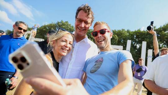 Ministerpräsident Wüst besucht Parookaville-Festival Ministerpräsident Wüst besucht Parookaville-Festival