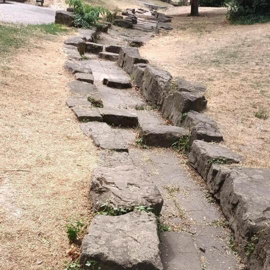 Der frühere Bachlauf ist im Benckiserpark noch angedeutet. Bürger