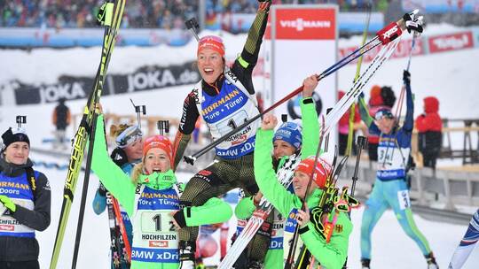 Maren Hammerschmidt (l) und Laura Dahlmeier (M) Maren Hammerschmidt (l) und Laura Dahlmeier (M)