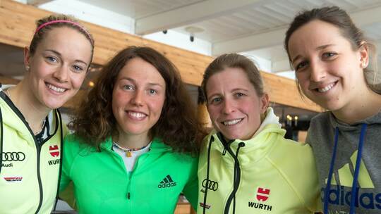 Maren Hammerschmidt (l) und Laura Dahlmeier (2.v.l.) Maren Hammerschmidt (l) und Laura Dahlmeier (2.v.l.)