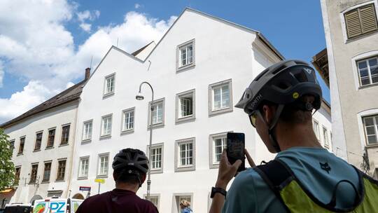 Polizeizentrum im Hitler-Geburtshaus - Vorbesichtigung Polizeizentrum im Hitler-Geburtshaus - Vorbesichtigung