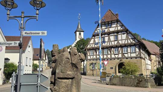 Das historische Rathaus in Freudenstein steht symbolisch für den Willen der Bürger in Freudenstein-Hohenklingen, sich mit ihrem