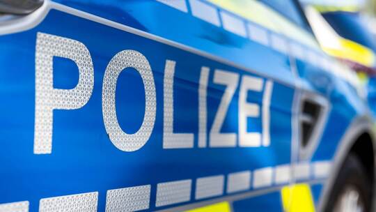 Auto überschlägt sich und landet in Maisfeld Auto überschlägt sich und landet in Maisfeld