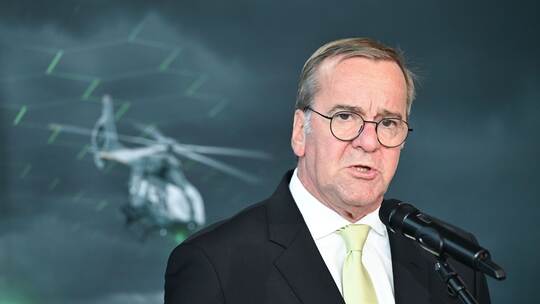 Verteidigungsminister Boris Pistorius (SPD) bei Hensoldt Verteidigungsminister Boris Pistorius (SPD) bei Hensoldt