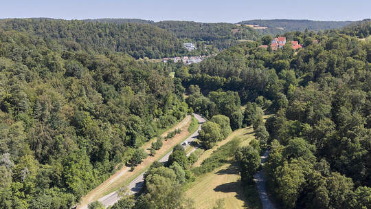 Das geplante Hochwasserrückhaltebecken Lerchenhof soll vor dem Siedlungsgebiet von Mönsheim entstehen. Tilo Keller Das geplante Hochwasserrückhaltebecken Lerchenhof soll vor dem Siedlungsgebiet von Mönsheim entstehen.