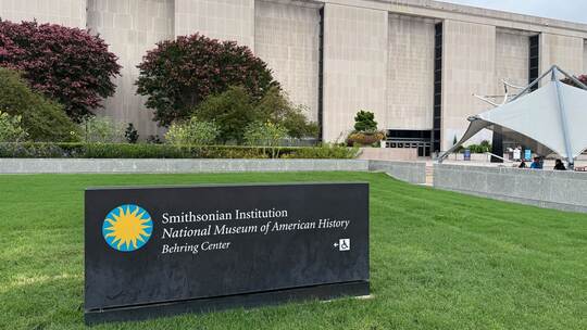 Smithsonian Institution Smithsonian Institution