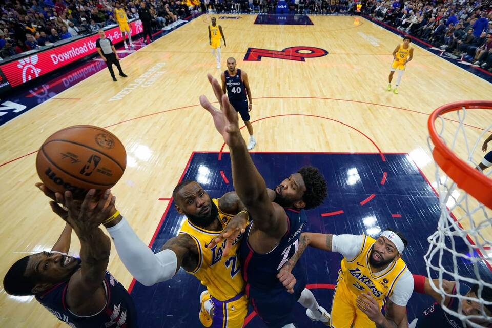 LeBron James und Joel Embiid