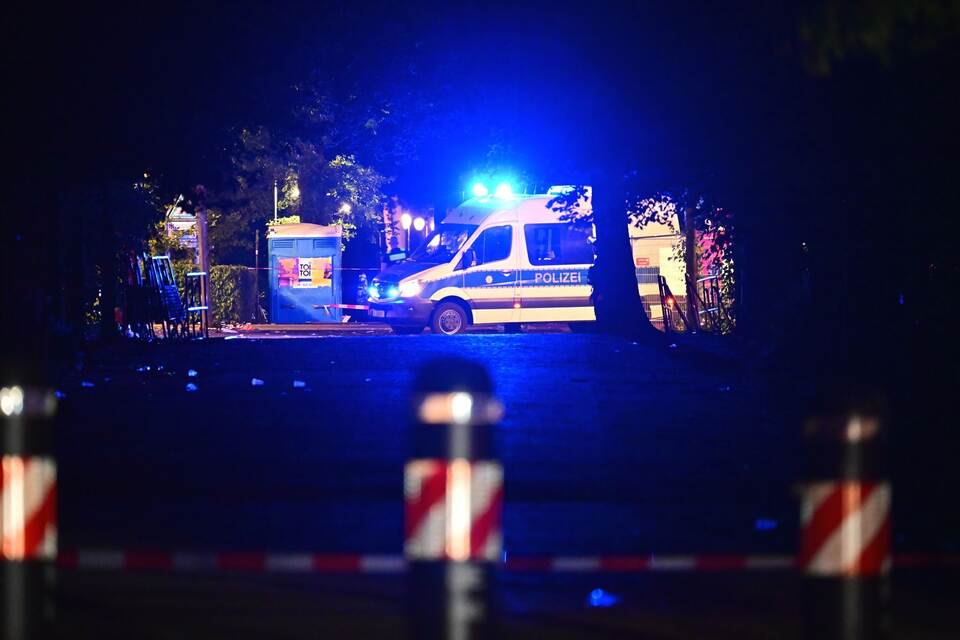 Auto rast in Menschenmenge - CSD abgebrochen