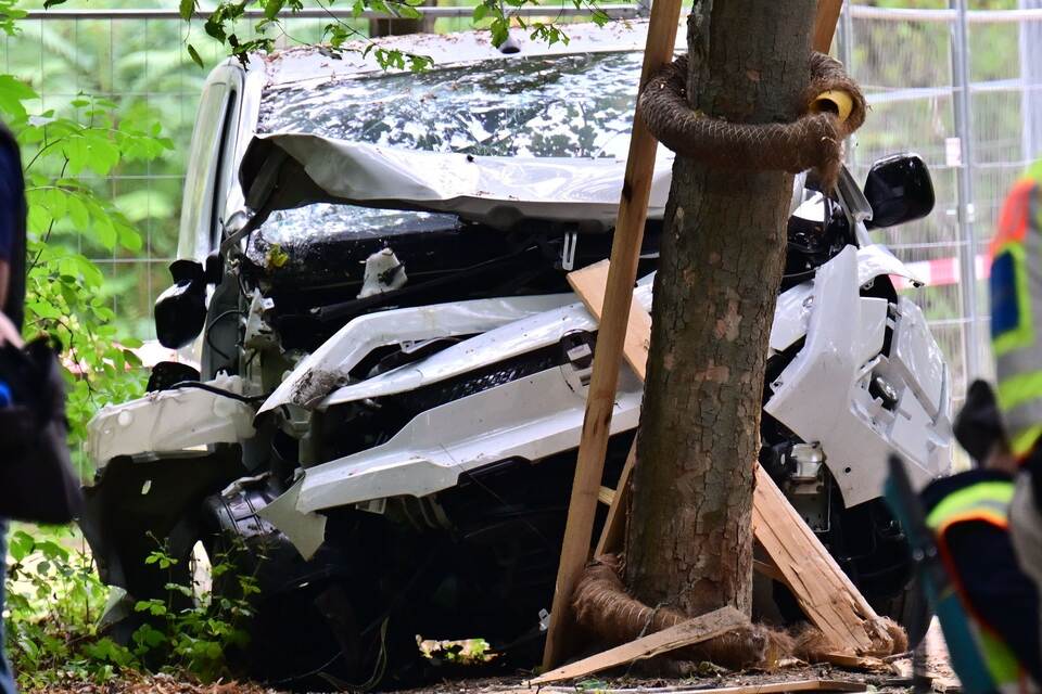 Auto rast in Menschenmenge - CSD abgebrochen Auto rast in Menschenmenge - CSD abgebrochen