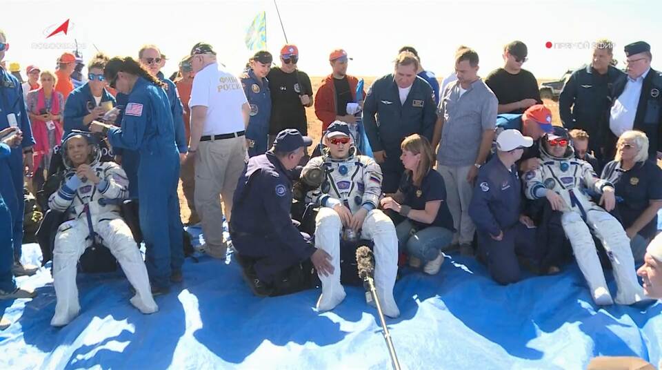 Drei Raumfahrer von ISS zurückgekehrt Drei Raumfahrer von ISS zurückgekehrt