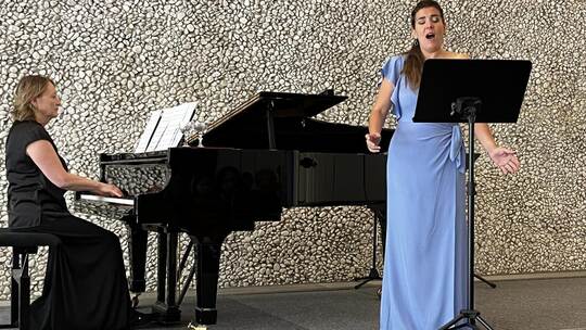 Angela Yoffe am Klavier mit Sopranistin Fanie Antonelou mit Werken von Boris Yoffe. steffen reinhold