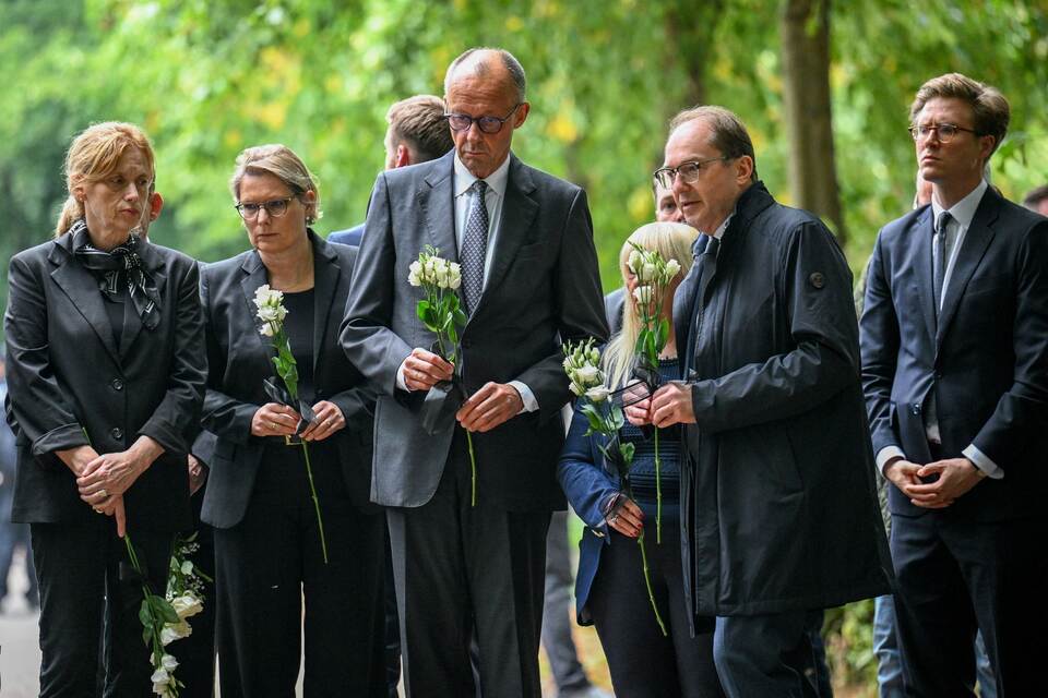 Auto fährt in Menschenmenge - CSD abgebrochen Auto fährt in Menschenmenge - CSD abgebrochen