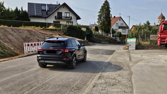 Die Calwer Straße in Neuhausen war aufgrund der Erschließung des Neubaugebiets „Falter“ voll gesperrt. Am Samstagabend wurde die