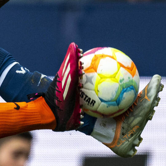Ab dem 28. August geht es auch in den Ligen des Fußballkreises Pforzheim wieder zur Sache. Foto: David Inderlied/dpa VfL Bochum - VfL Wolfsburg