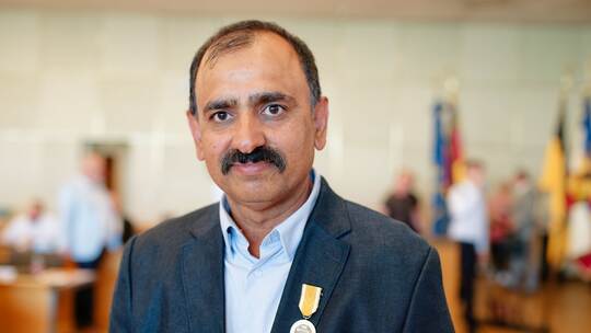 Rettungsmedaille für Taxifahrer Muhammad Afzal Rettungsmedaille für Taxifahrer Muhammad Afzal