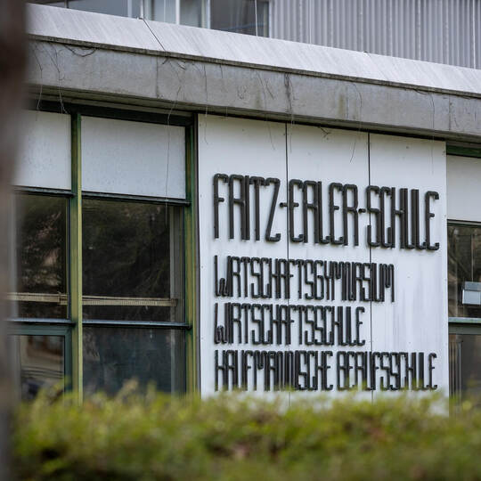 Fritz Erler Schule Schriftzug Fritz Erler Schule Schriftzug