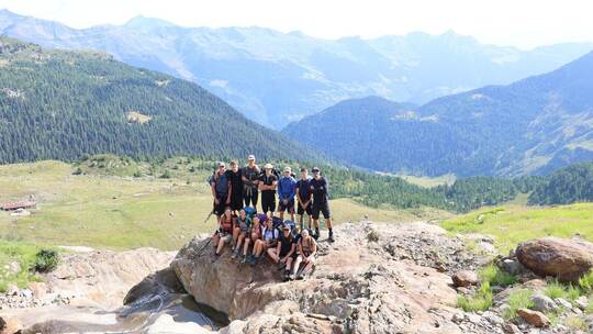 Die Schülerinnen und Schüler des Theodor-Heuss-Gymnasiums bewältigten auf ihrer Alpenüberquerung mehr als 70 Kilometer und rund