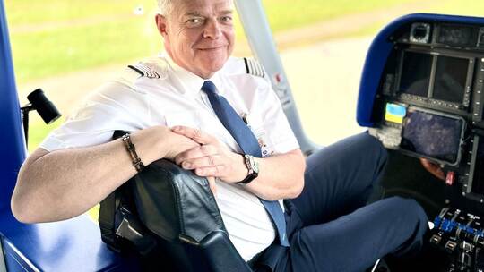 Jürgen Würtz ist einer der wenigen Piloten, die ein Luftschiff steuern können. Dennis Welge