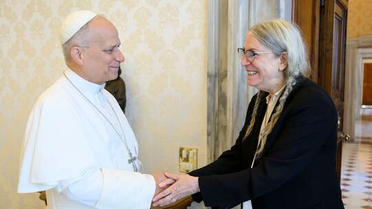Papst Leo XIV. empfängt Patti Smith Papst Leo XIV. empfängt Patti Smith
