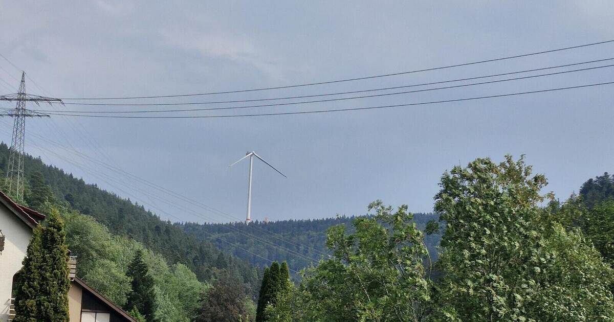 Nur noch zwei Rotorblätter: Was passiert mit dem Windrad auf dem Kälbling?