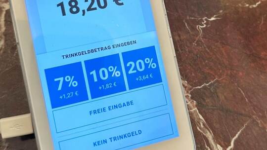 Trinkgeldoptionen auf dem Display eines Kartenlesegeräts