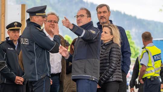 Dobrindt und Söder besuchen Grenzübergang Dobrindt und Söder besuchen Grenzübergang