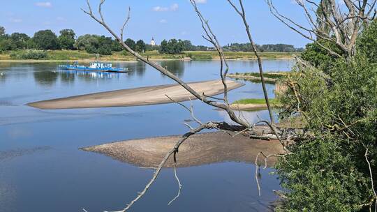 Niedrigwassern an der Elbe Niedrigwassern an der Elbe