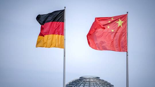 Deutsche und chinesische Flagge Deutsche und chinesische Flagge