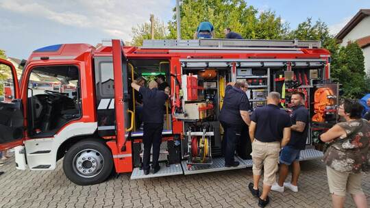 Rund 475.000 Euro investiert die Gemeinde Tiefenbronn in die Feuerwehr. Jetzt wurde das neue Fahrzeug der Gemeindeverwaltung, de