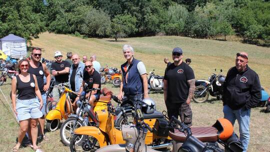 Voll im Trend liegt das Mopedfahren: So verbuchten die Remchinger Mopedos um die Vorsitzende Simone Kohl (von links) und ihren V