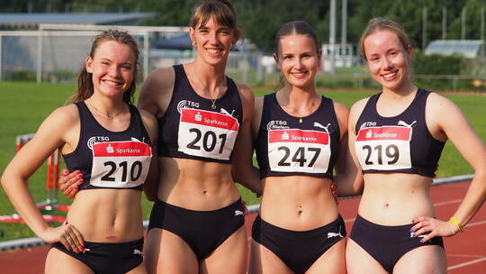 Neue Bestmarke: Die 4x100-Meter-Staffel der TSG Niefern hat alle Grund zur Freude. Foto: Laura Katz