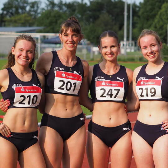 Neue Bestmarke: Die 4x100-Meter-Staffel der TSG Niefern hat alle Grund zur Freude. Foto: Laura Katz