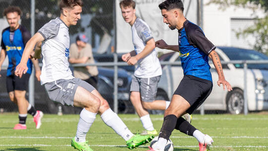 Die PSG Pforzheim (rechts Devin Köseoglu) trifft im Pokal-Stadtderby am Sonntag auf die GU-Türkischer SV. Foto: Ralf Becker