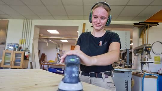 Ausbildung zur Tischlerin - Leonie Bothe Ausbildung zur Tischlerin - Leonie Bothe