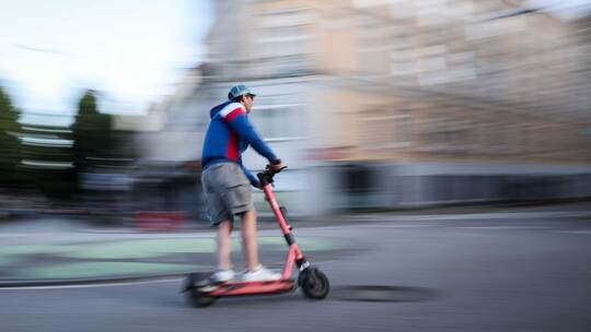 Fahrt mit E-Scooter