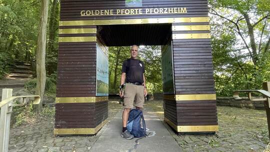 Das Tor zum Westweg: Der Hufschmied Klaus Schaumann hat den größten Teil des Nord-Süd-Wanderwegs mit insgesamt 3700 Kilometern s