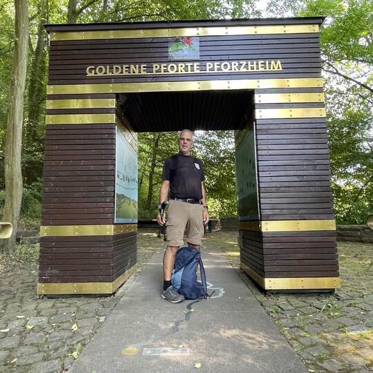 Das Tor zum Westweg: Der Hufschmied Klaus Schaumann hat den größten Teil des Nord-Süd-Wanderwegs mit insgesamt 3700 Kilometern s