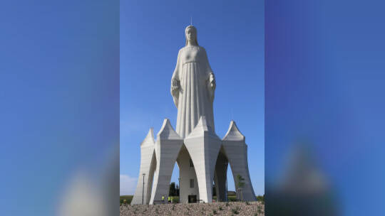 Gigantische Marienstatue in Polens Provinz