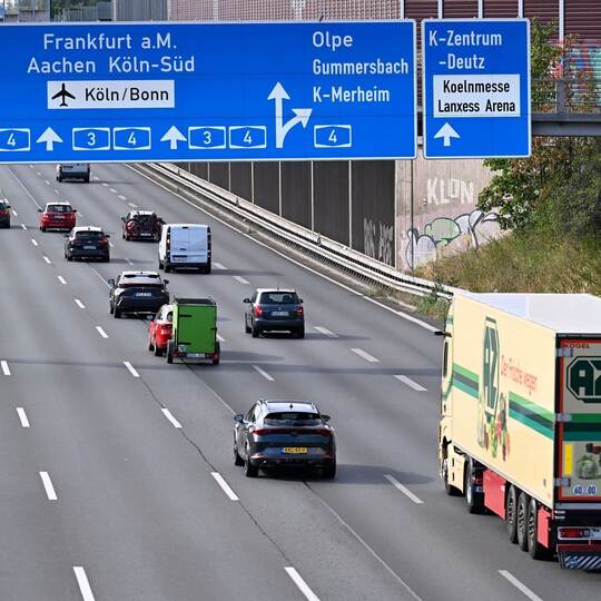 Sonntagsfahrverbot für Lkw in Nordrhein-Westfalen gelockert