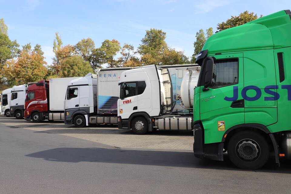 Sonntagsfahrverbot für Lkw in Nordrhein-Westfalen gelockert Sonntagsfahrverbot für Lkw in Nordrhein-Westfalen gelockert
