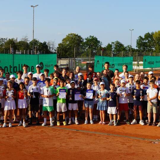 Nachwuchsspielerinnen und Nachwuchsspieler aus 13 Vereinen nahmen an den 44. Tennis-Kreisjugendmeisterschaften auf der Anlage de