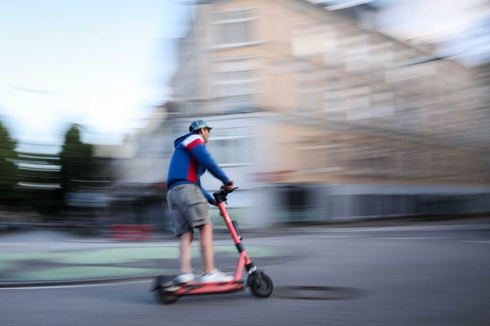 Fahrt mit E-Scooter Fahrt mit E-Scooter