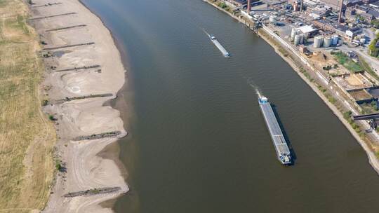 Niedrigwasser im Rhein Niedrigwasser im Rhein
